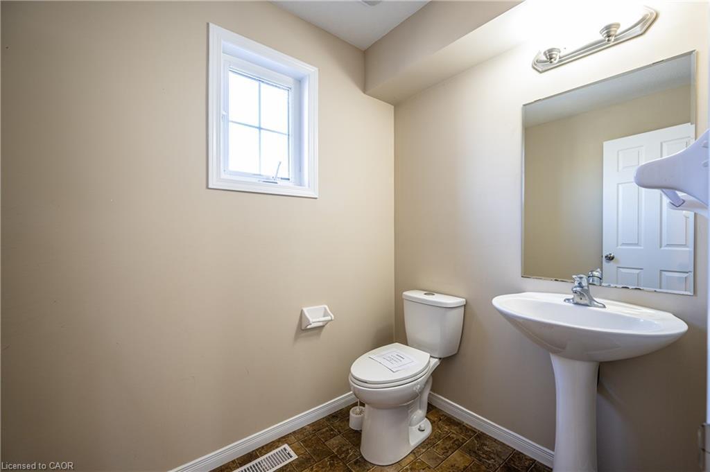 202 Maitland Street, Kitchener, ON - Indoor Photo Showing Bathroom