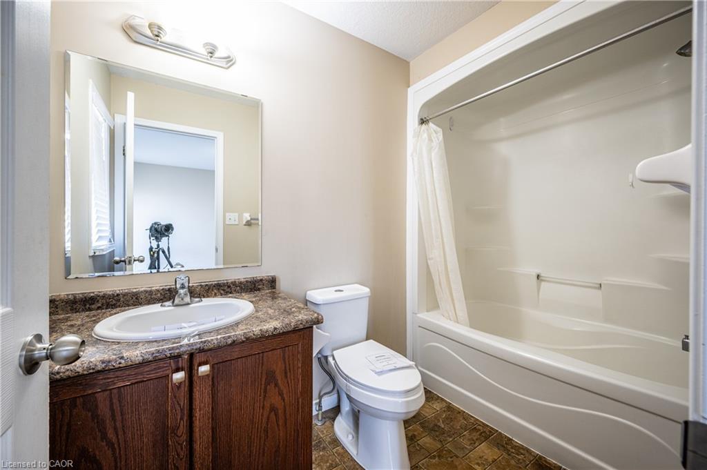 202 Maitland Street, Kitchener, ON - Indoor Photo Showing Bathroom