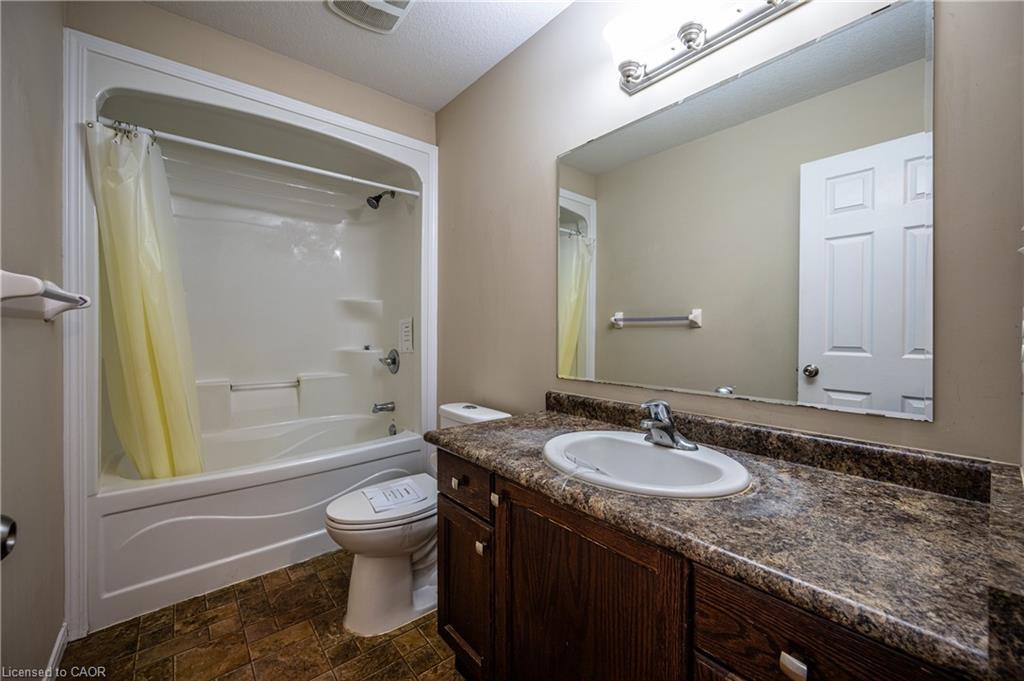 202 Maitland Street, Kitchener, ON - Indoor Photo Showing Bathroom