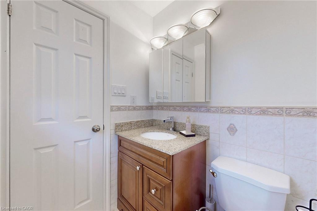 18 Millpond Place, Hamilton, ON - Indoor Photo Showing Bathroom