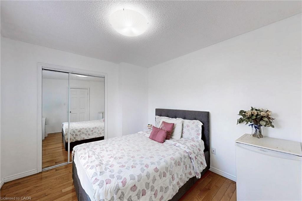 18 Millpond Place, Hamilton, ON - Indoor Photo Showing Bedroom