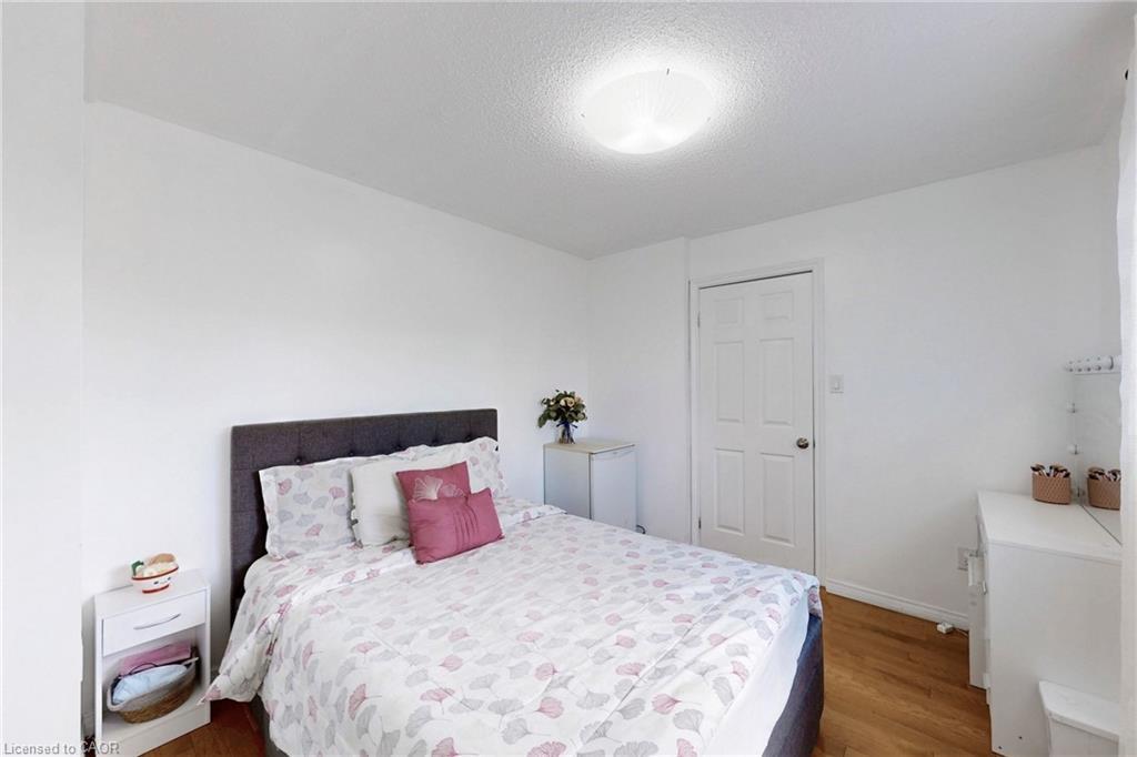 18 Millpond Place, Hamilton, ON - Indoor Photo Showing Bedroom