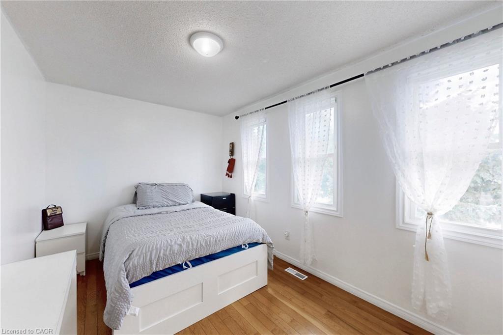 18 Millpond Place, Hamilton, ON - Indoor Photo Showing Bedroom
