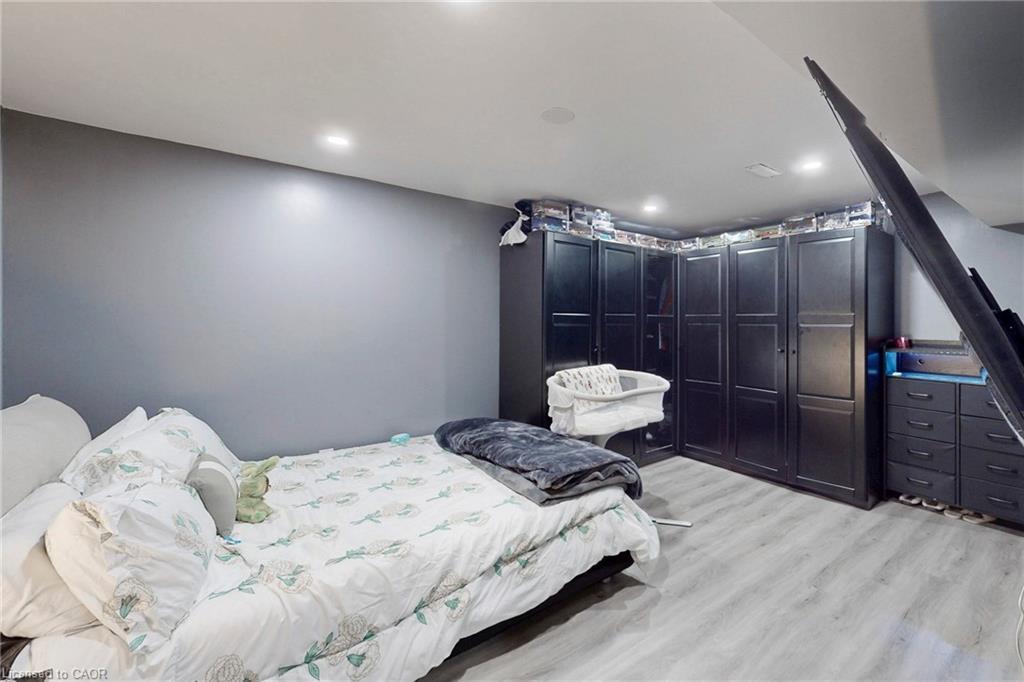 18 Millpond Place, Hamilton, ON - Indoor Photo Showing Bedroom