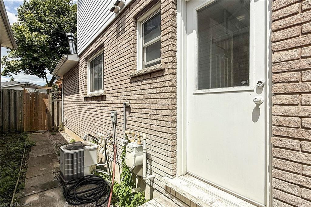 18 Millpond Place, Hamilton, ON - Outdoor