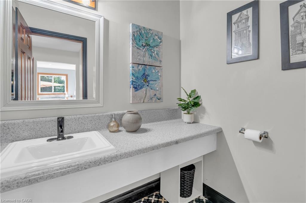21 Burwell Road, Stratford, ON - Indoor Photo Showing Bathroom