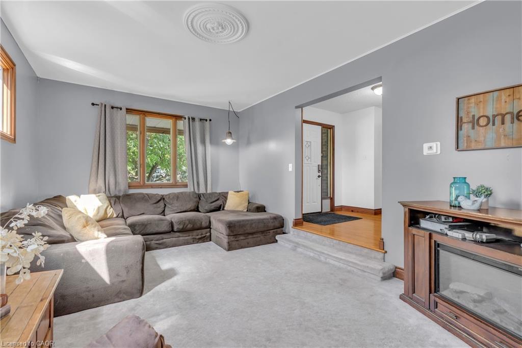21 Burwell Road, Stratford, ON - Indoor Photo Showing Living Room