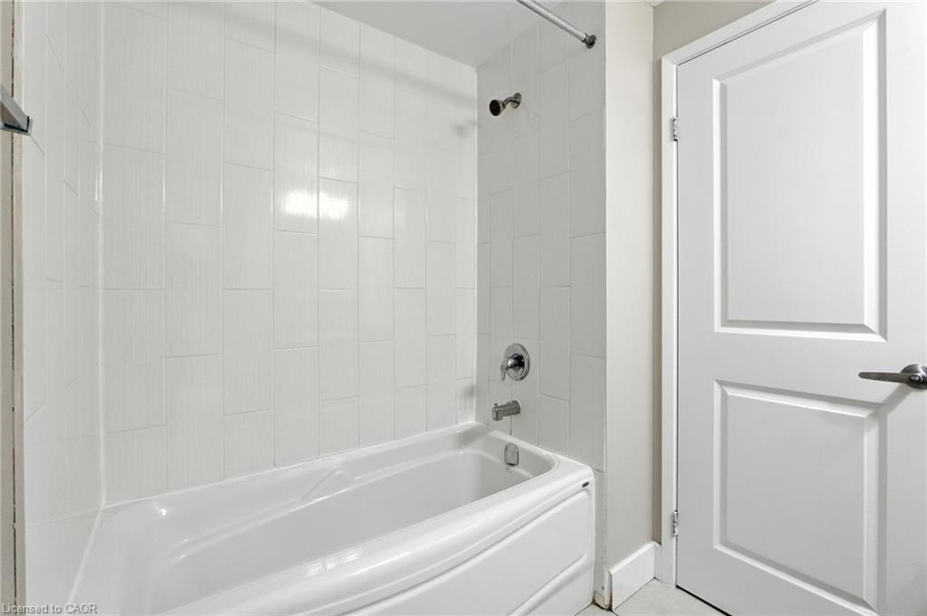 201-149 Main Street W, Hamilton, ON - Indoor Photo Showing Bathroom