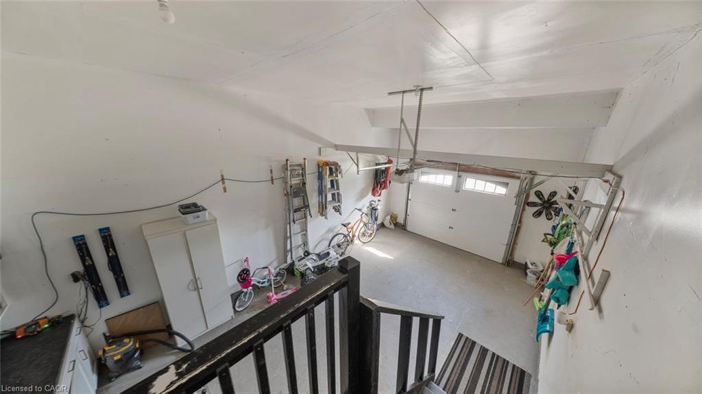 45 Willow Drive, Delhi, ON - Indoor Photo Showing Garage