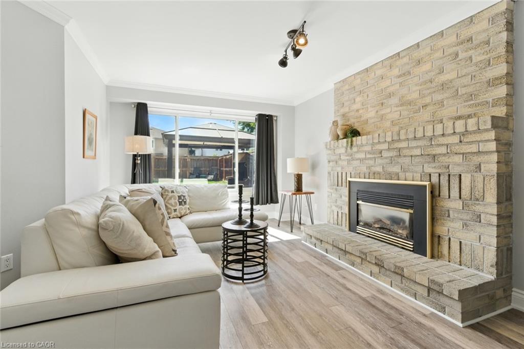 580 Deerhurst Drive, Burlington, ON - Indoor Photo Showing Living Room With Fireplace