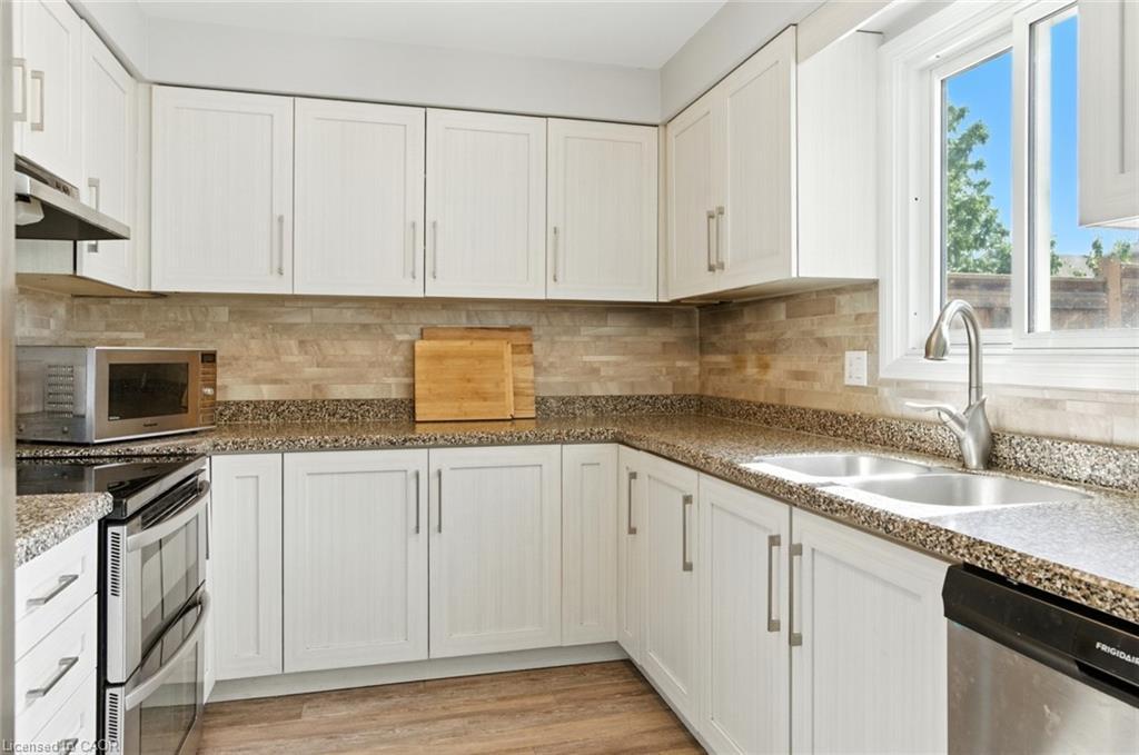 580 Deerhurst Drive, Burlington, ON - Indoor Photo Showing Kitchen With Double Sink