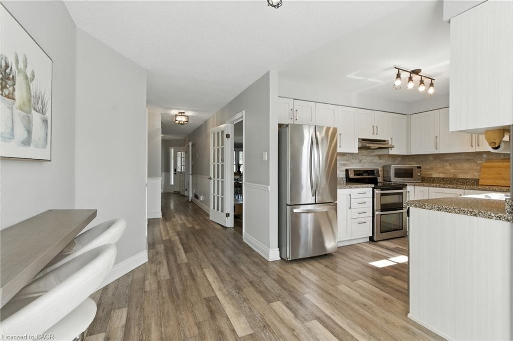580 Deerhurst Drive, Burlington, ON - Indoor Photo Showing Kitchen