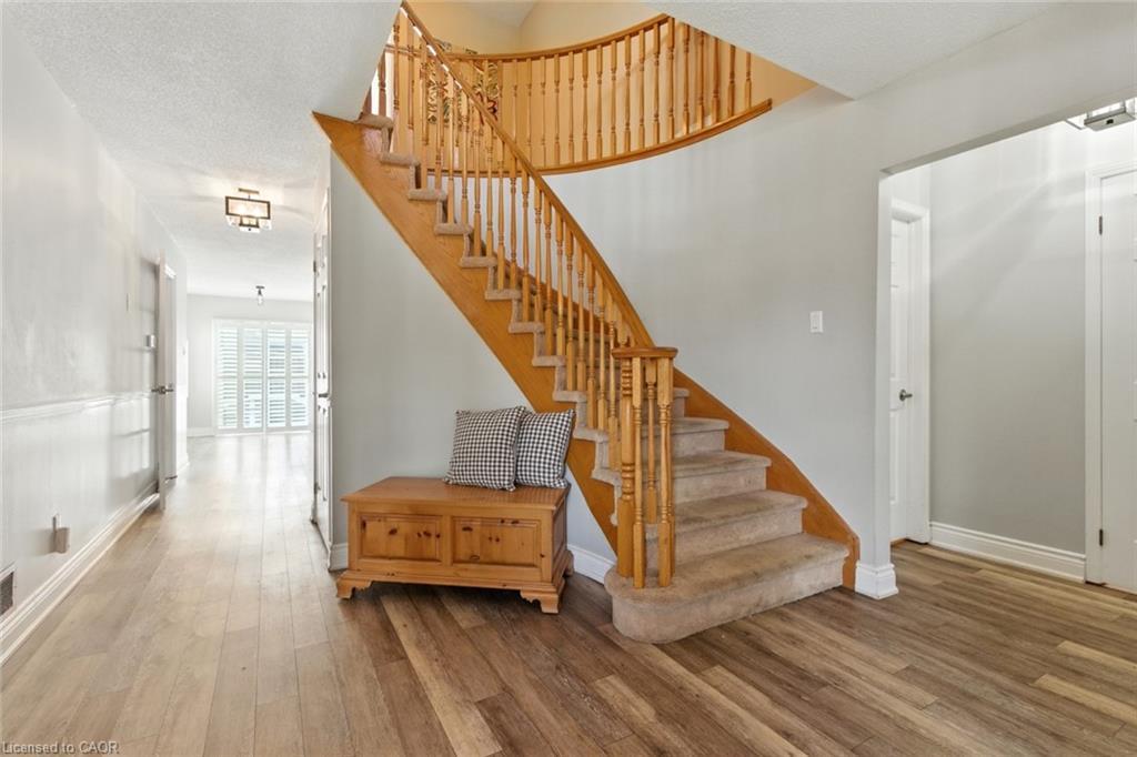 580 Deerhurst Drive, Burlington, ON - Indoor Photo Showing Other Room