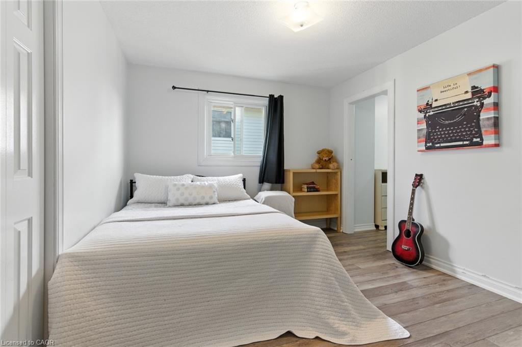 580 Deerhurst Drive, Burlington, ON - Indoor Photo Showing Bedroom