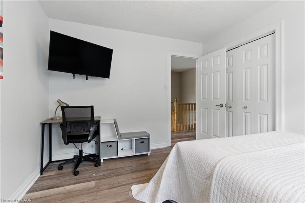 580 Deerhurst Drive, Burlington, ON - Indoor Photo Showing Bedroom