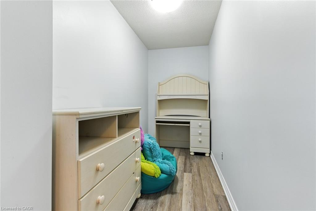 580 Deerhurst Drive, Burlington, ON - Indoor