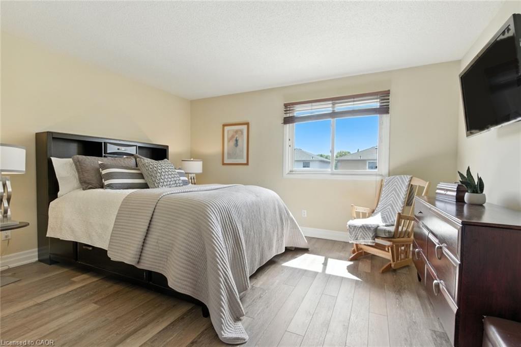 580 Deerhurst Drive, Burlington, ON - Indoor Photo Showing Bedroom