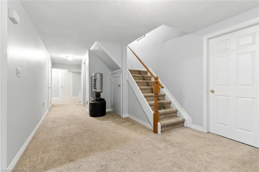 580 Deerhurst Drive, Burlington, ON - Indoor Photo Showing Other Room