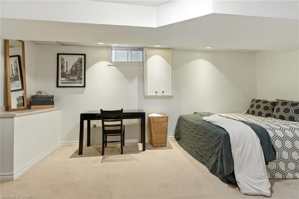 580 Deerhurst Drive, Burlington, ON - Indoor Photo Showing Bedroom
