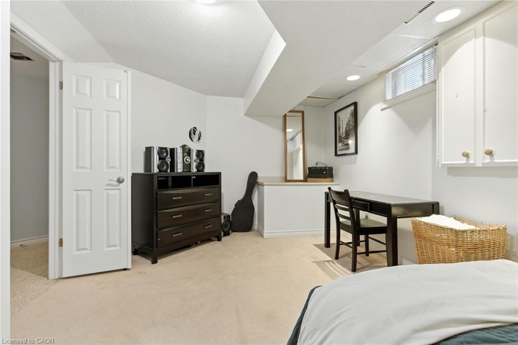 580 Deerhurst Drive, Burlington, ON - Indoor Photo Showing Other Room
