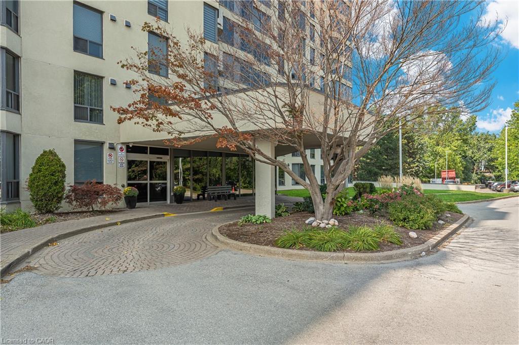 707-81 Scott Street, St. Catharines, ON - Outdoor