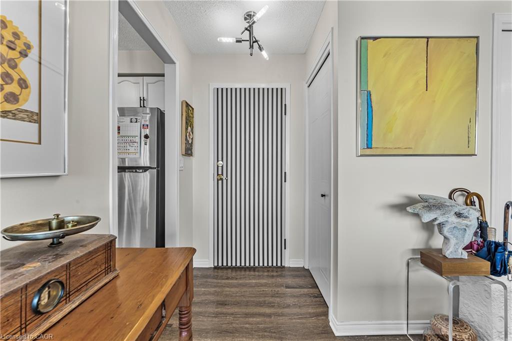 707-81 Scott Street, St. Catharines, ON - Indoor