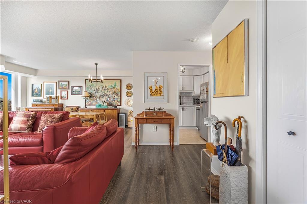 707-81 Scott Street, St. Catharines, ON - Indoor Photo Showing Living Room