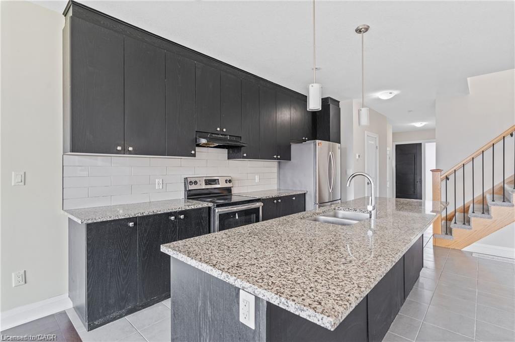 34 Sportsman Hill Street, Kitchener, ON - Indoor Photo Showing Kitchen With Upgraded Kitchen