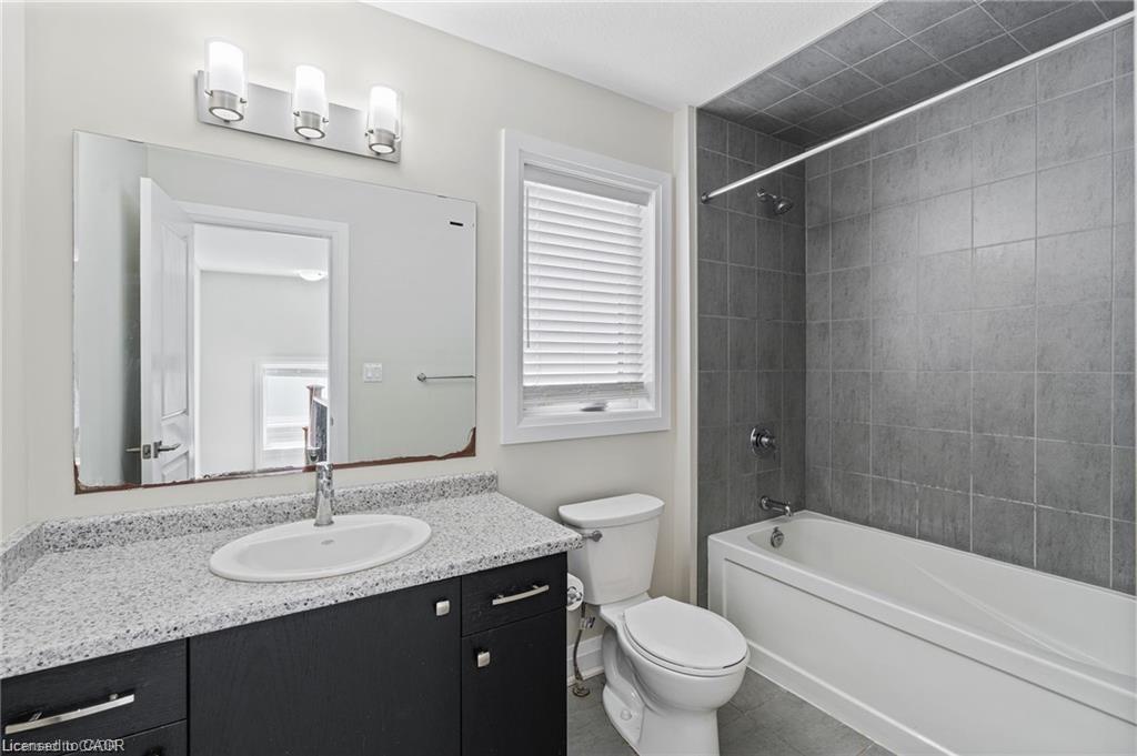 34 Sportsman Hill Street, Kitchener, ON - Indoor Photo Showing Bathroom