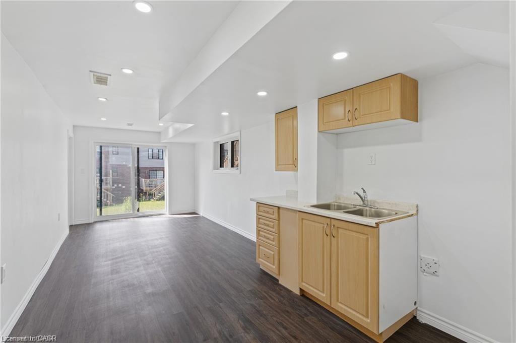 34 Sportsman Hill Street, Kitchener, ON - Indoor