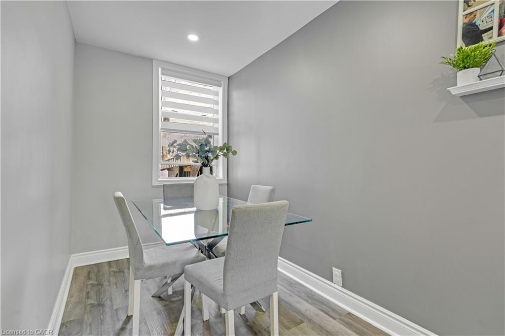 12 Lincoln Street, Hamilton, ON - Indoor Photo Showing Dining Room