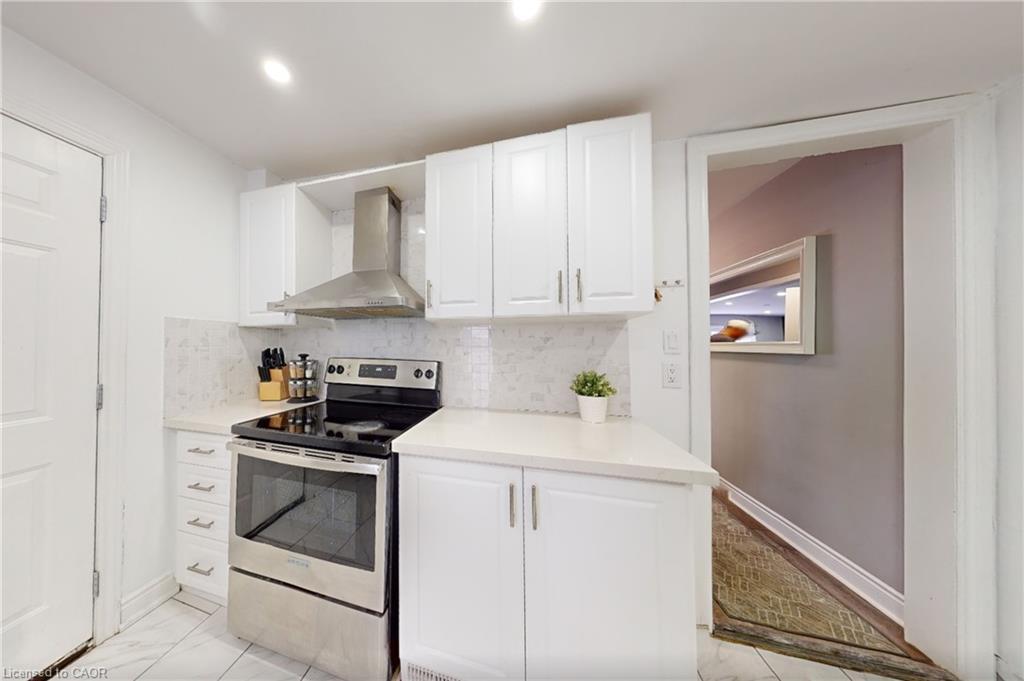 12 Lincoln Street, Hamilton, ON - Indoor Photo Showing Kitchen