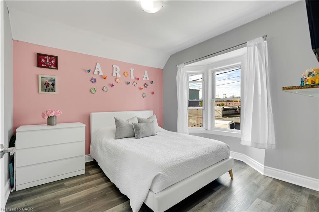 12 Lincoln Street, Hamilton, ON - Indoor Photo Showing Bedroom