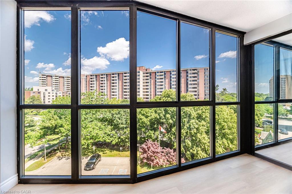 606-1240 Marlborough Court, Oakville, ON - Indoor Photo Showing Other Room