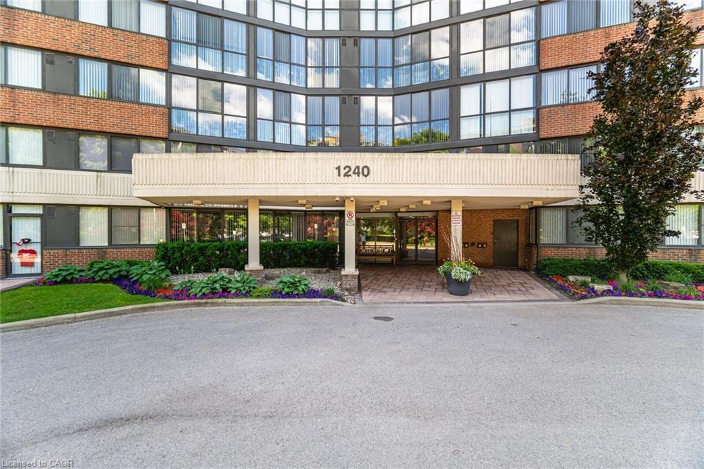 606-1240 Marlborough Court, Oakville, ON - Outdoor