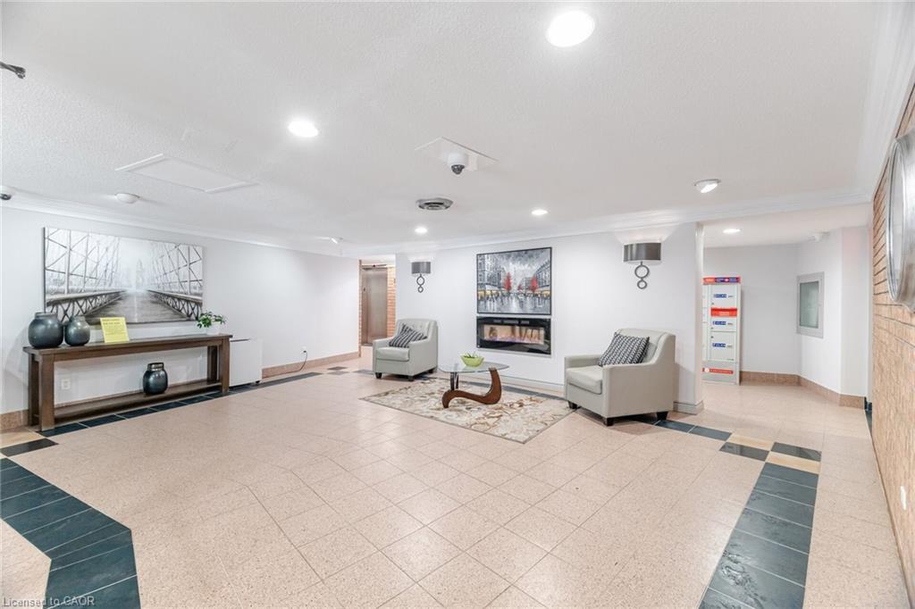 606-1240 Marlborough Court, Oakville, ON - Indoor