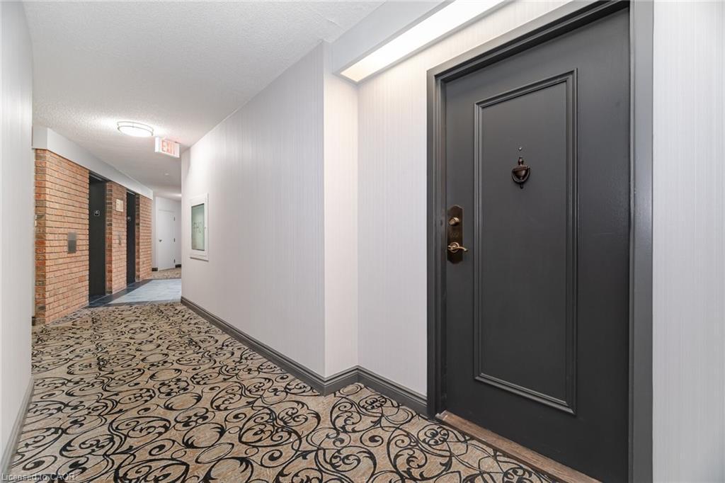 606-1240 Marlborough Court, Oakville, ON - Indoor Photo Showing Other Room