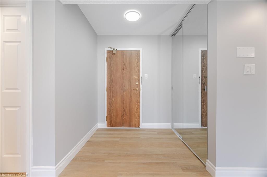 606-1240 Marlborough Court, Oakville, ON - Indoor Photo Showing Other Room