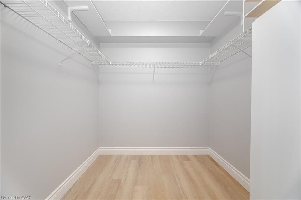 606-1240 Marlborough Court, Oakville, ON - Indoor With Storage