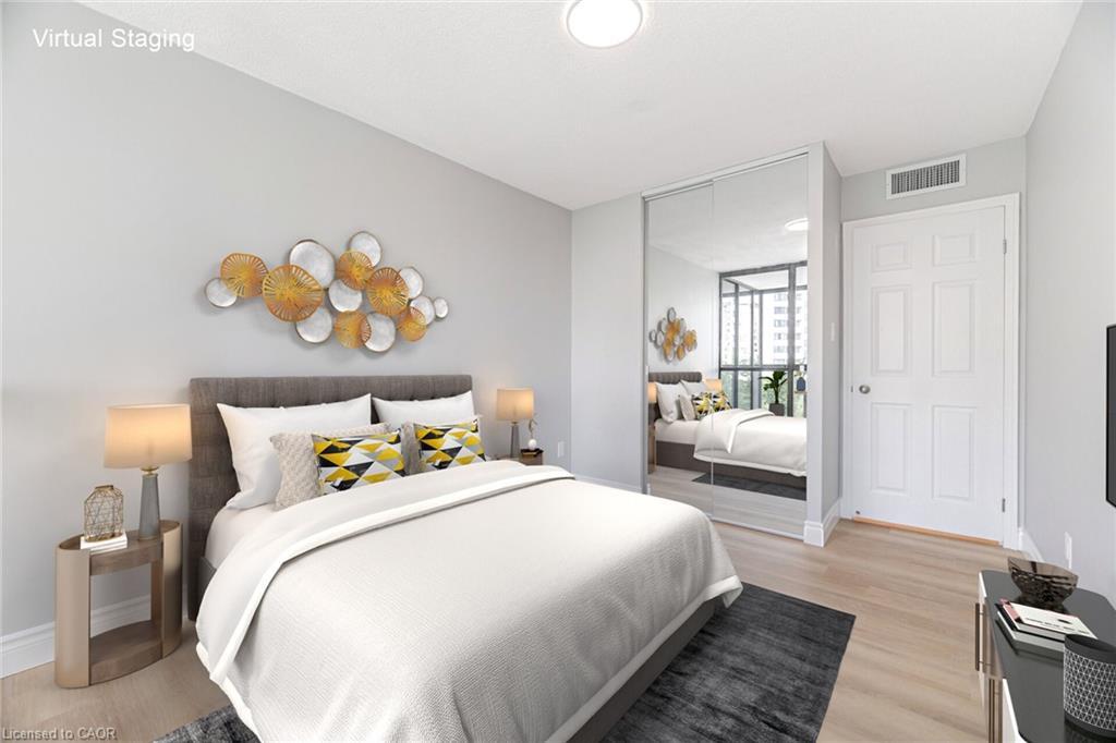 606-1240 Marlborough Court, Oakville, ON - Indoor Photo Showing Bedroom