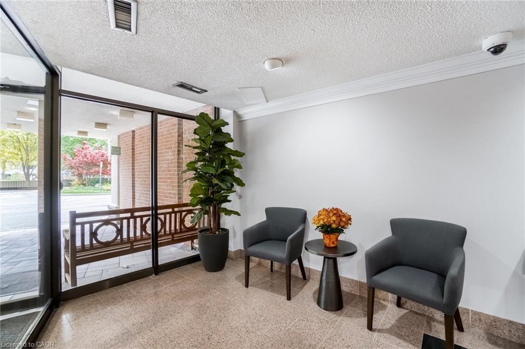 606-1240 Marlborough Court, Oakville, ON - Indoor Photo Showing Other Room