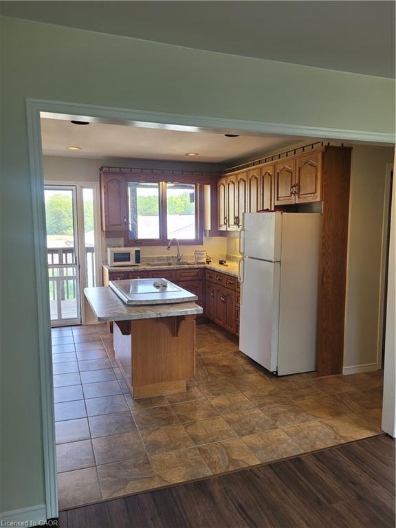 9673 3Rd Conc Road, West Lincoln, ON - Indoor Photo Showing Kitchen
