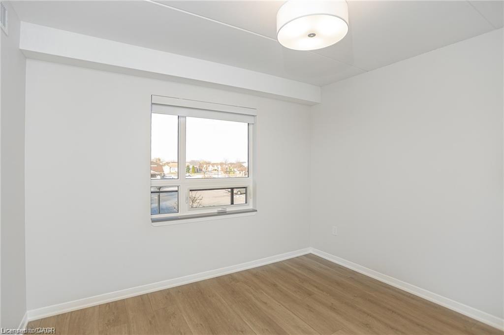 202-3998 Victoria Avenue, Lincoln, ON - Indoor Photo Showing Other Room