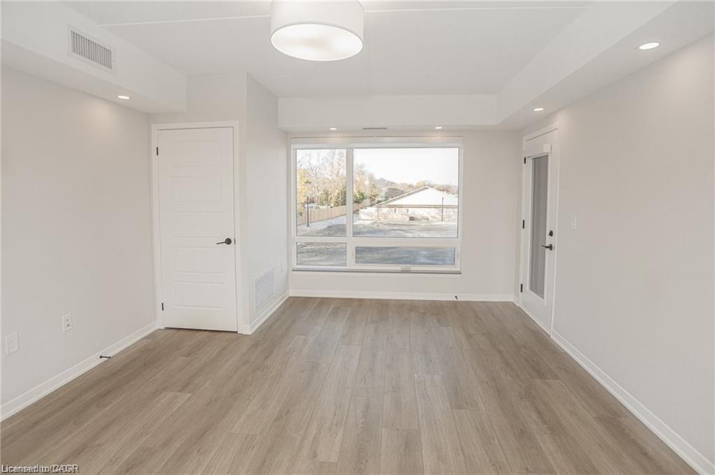202-3998 Victoria Avenue, Lincoln, ON - Indoor Photo Showing Other Room