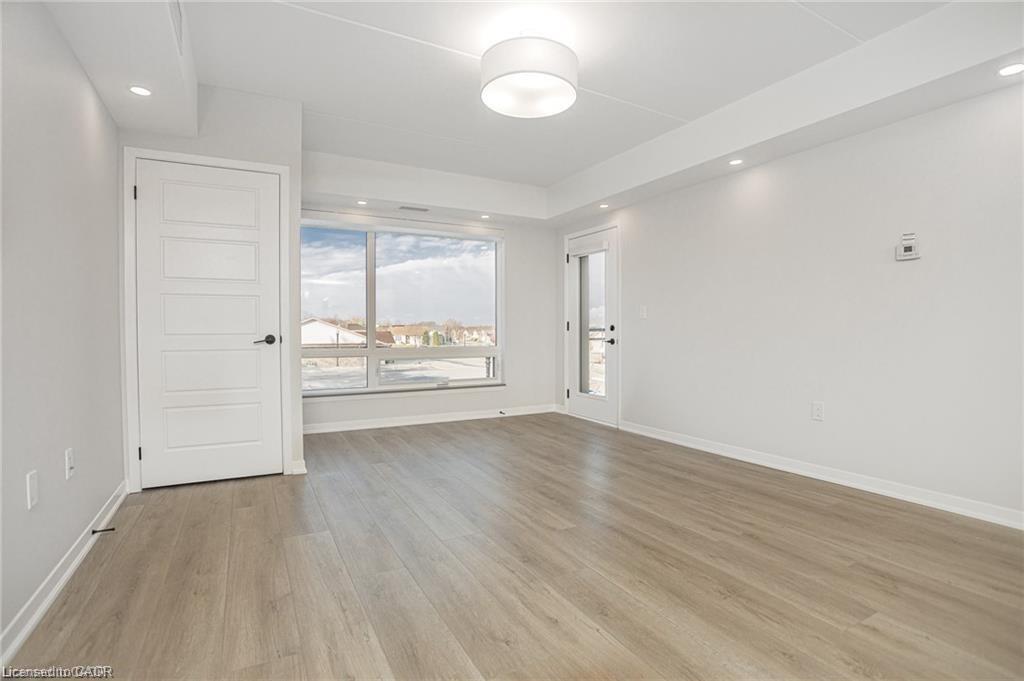 202-3998 Victoria Avenue, Lincoln, ON - Indoor Photo Showing Other Room