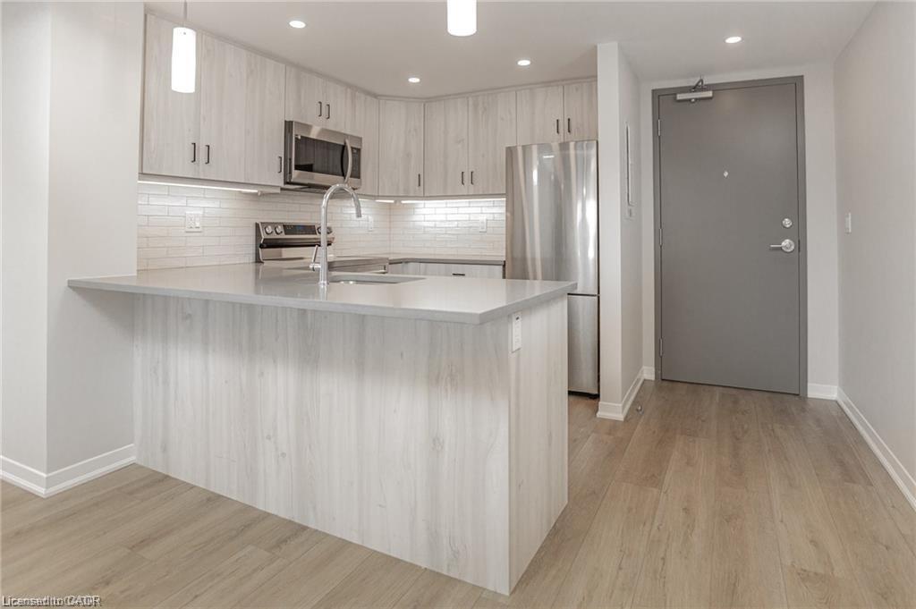 202-3998 Victoria Avenue, Lincoln, ON - Indoor Photo Showing Kitchen With Upgraded Kitchen