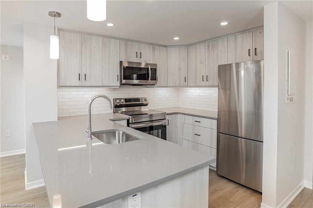 202-3998 Victoria Avenue, Lincoln, ON - Indoor Photo Showing Kitchen With Upgraded Kitchen