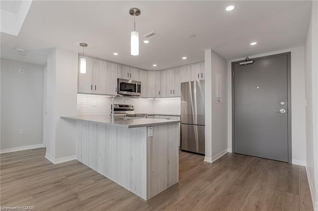 202-3998 Victoria Avenue, Lincoln, ON - Indoor Photo Showing Kitchen With Upgraded Kitchen