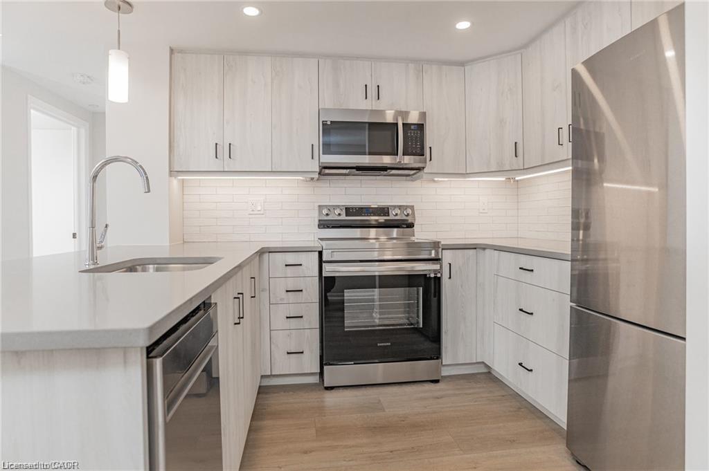 202-3998 Victoria Avenue, Lincoln, ON - Indoor Photo Showing Kitchen With Upgraded Kitchen