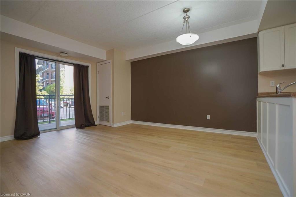106-39 Goodwin Drive, Guelph, ON - Indoor Photo Showing Other Room
